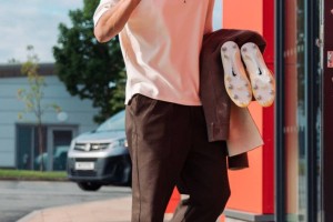 曼联球员首日集训细节曝光，两新援会晤队友！十余人缺席原因揭秘