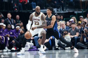 弗拉格45分詹姆斯空砍30分 独行侠险胜湖人