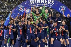 留洋还是留中超？王钰栋陷两难，范志毅：法甲比海参队强百倍